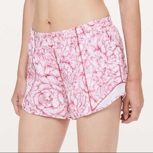 Lululemon HOTTY HOT SHORT II *LONG 4"